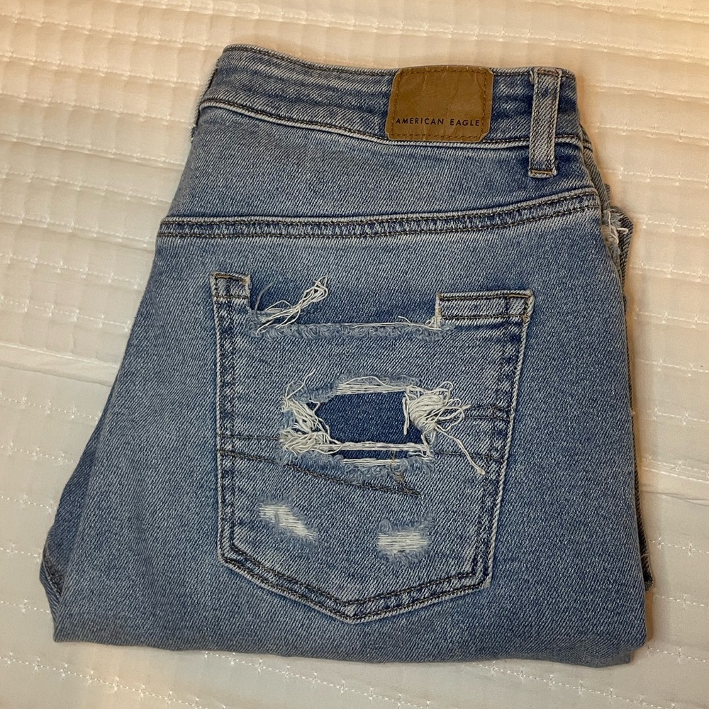 Hi-rise, mom jean American Eagle